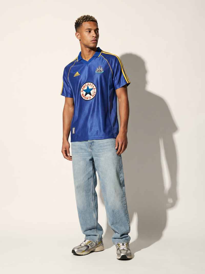 Liverpool Away Retro Shirt 1995/96 - Image 1